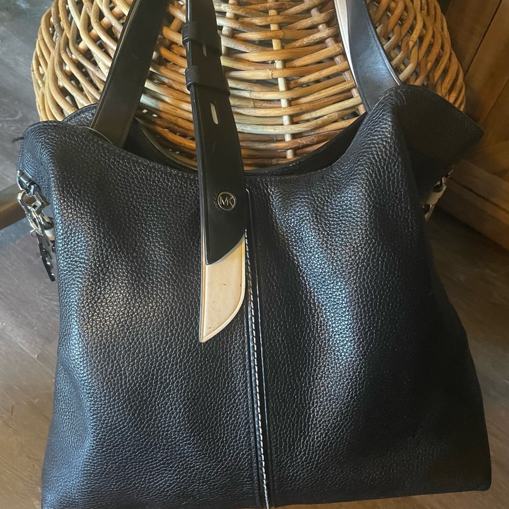 Michael Kors Downtown Astor Large Pebbled Leather Shoulder Bag